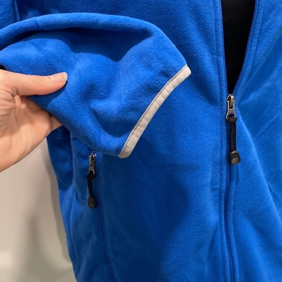 L.L. Bean Blue Polartec Fleece Zipper Jacket Size Medium - Picture 7 of 15